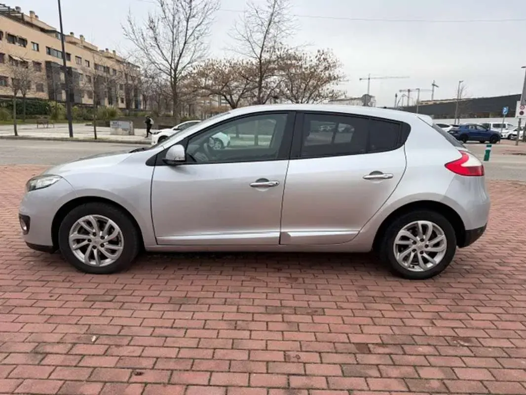 Usado Renault Mégane Authentique 90 CV (66 kW) 2012 Gris Utilitario