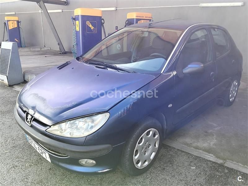 Usado Peugeot 206 90 CV (66 kW) 2003 Azul Berlina