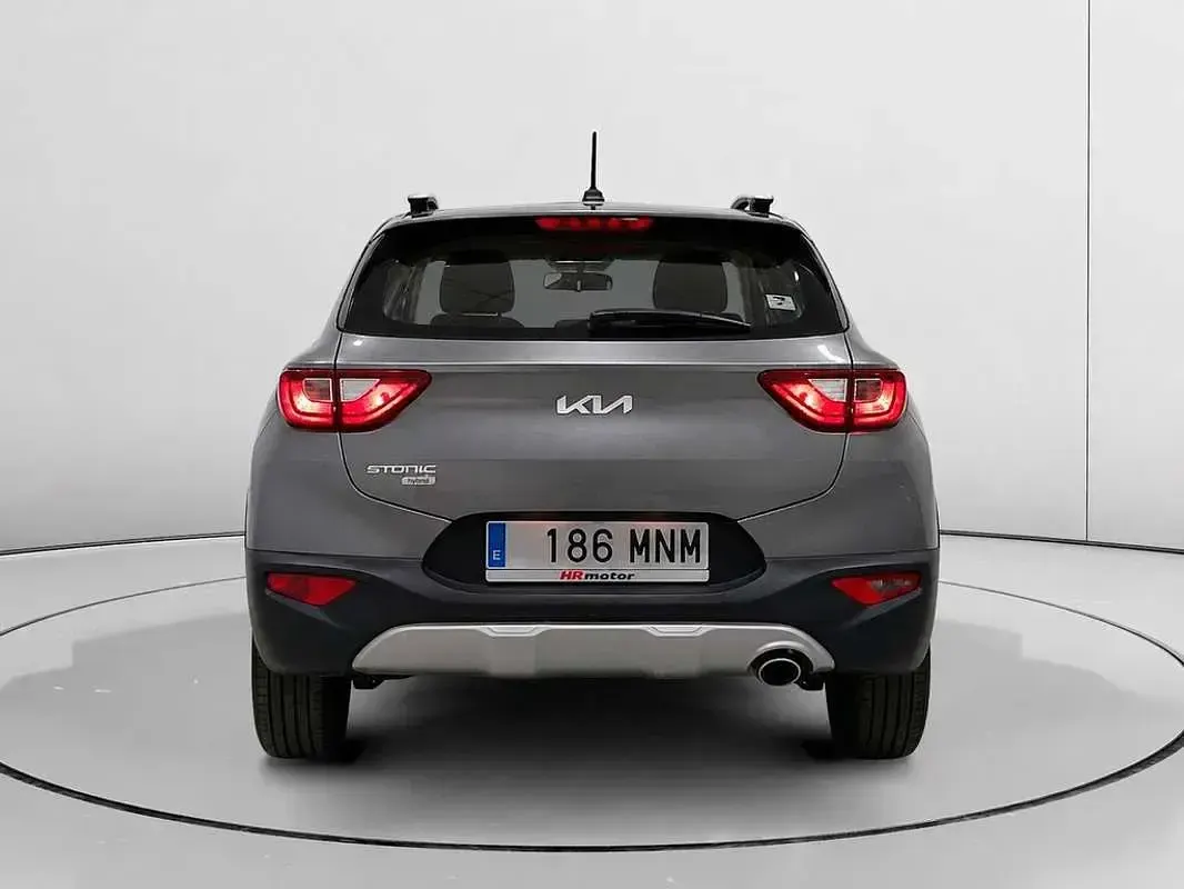 Usado Kia Stonic 101 CV (74 kW) 2024 Gris SUV