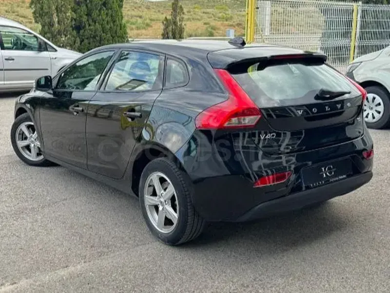 Usado Volvo V40 Inscription 122 HP (89 kW) 2018 Preto Sedan