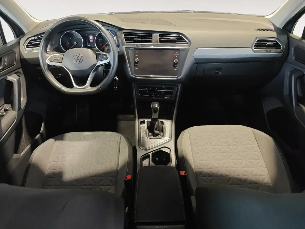 Usado VW Tiguan Life 110 CV (80 kW) 2021 Gris/plata SUV