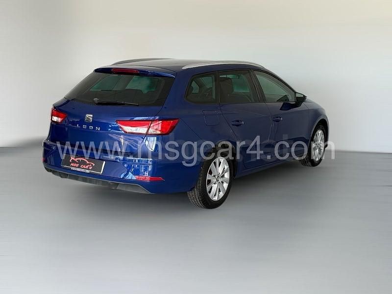 Usado Seat Leon Style 110 CV (80 kW) 2018 Azul Familiar