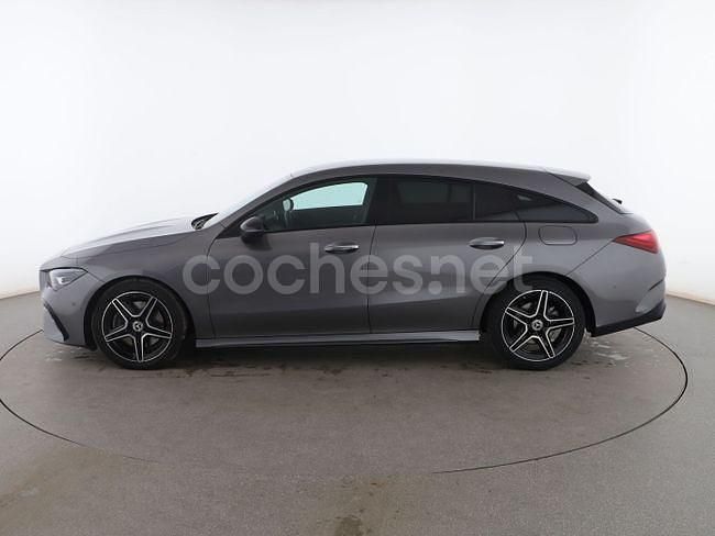 Usado Mercedes CLA200 Shooting Brake AMG line 150 CV (110 kW) 2024 Gris Familiar
