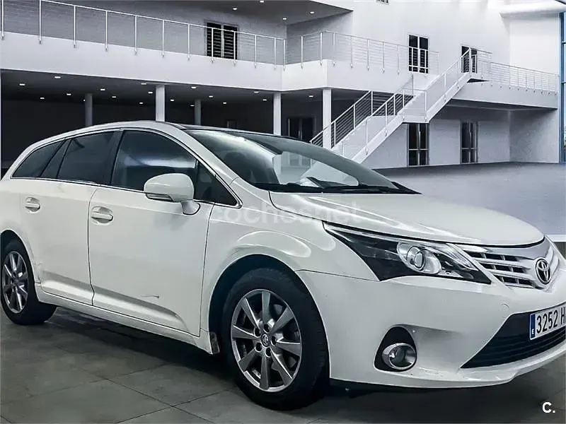 Usado Toyota Avensis Advance 150 CV (110 kW) 2012 Blanco Berlina