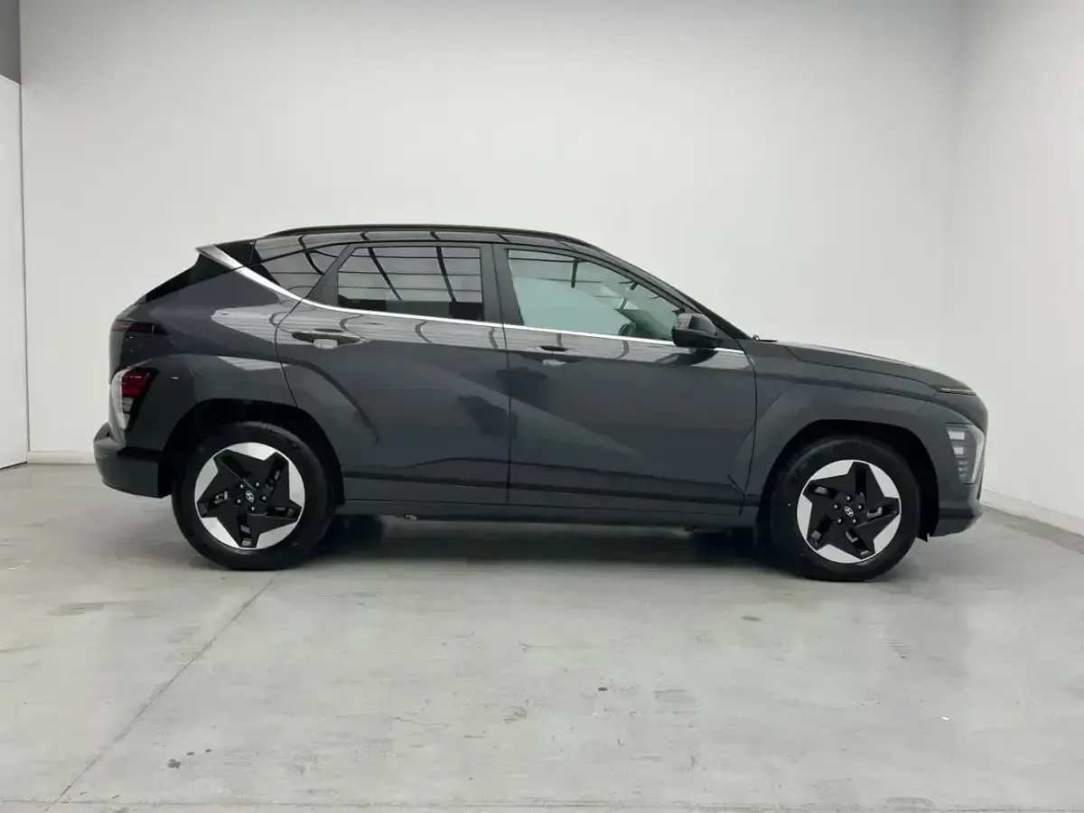 Usado Hyundai Kona 114 kW (156 CV) 2024 Gris SUV