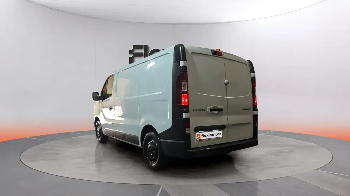 Usado Renault Trafic 150 CV (110 kW) 2023 Blanco Monovolumen