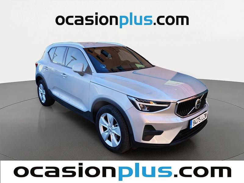 Käytetty Volvo XC40 Core 163 HP (119 kW) 2022 Harmaa Katumaasturi