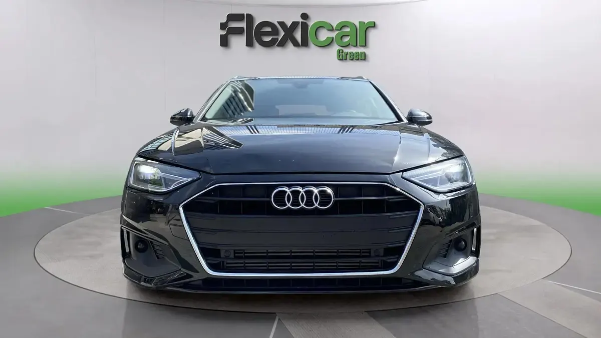 Begagnad Audi A4 Advanced Plus 163 HK (119 kW) 2023 Svart Kombi