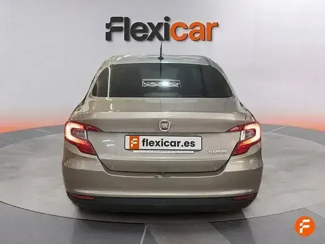 Usado Fiat Tipo Lounge 95 CV (69 kW) 2017 Marrón Berlina