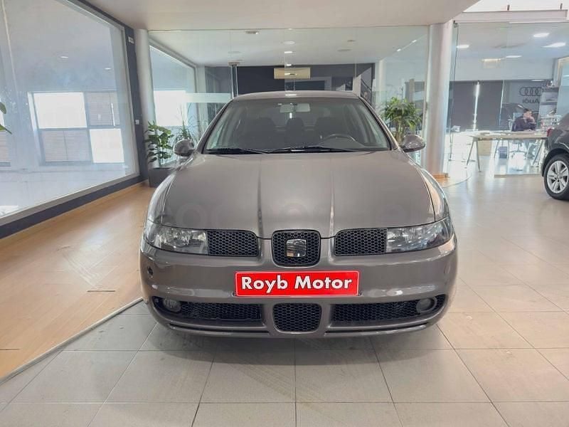 Usado Seat Leon FR 150 CV (110 kW) 2004 Gris Utilitario