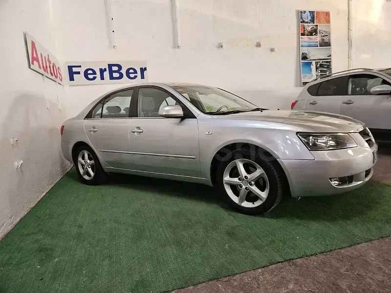Usado Hyundai Sonata Style 140 CV (102 kW) 2007 Gris / plata Berlina