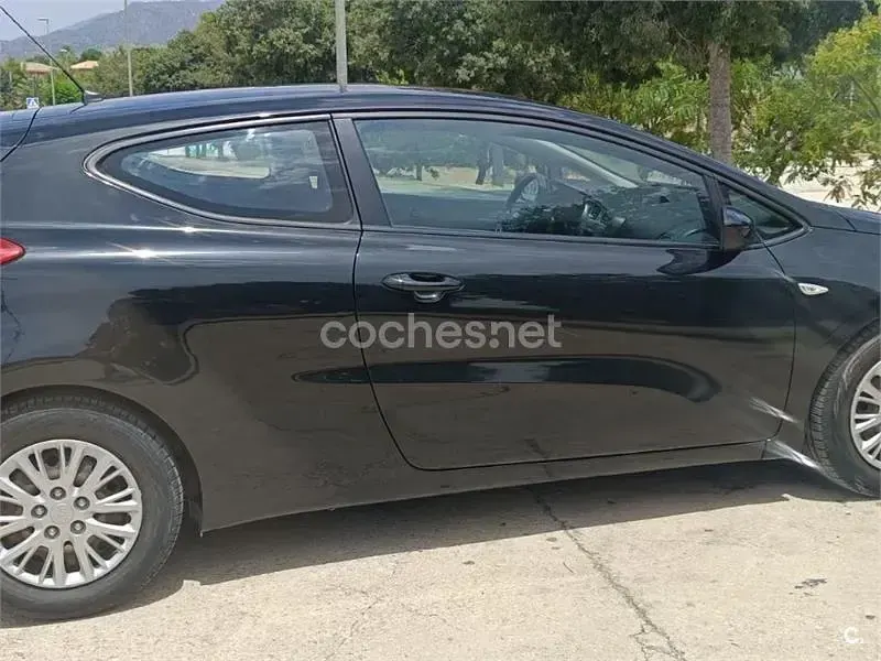 Usado Kia ProCeed 100 CV (73 kW) 2015 Negro Utilitario