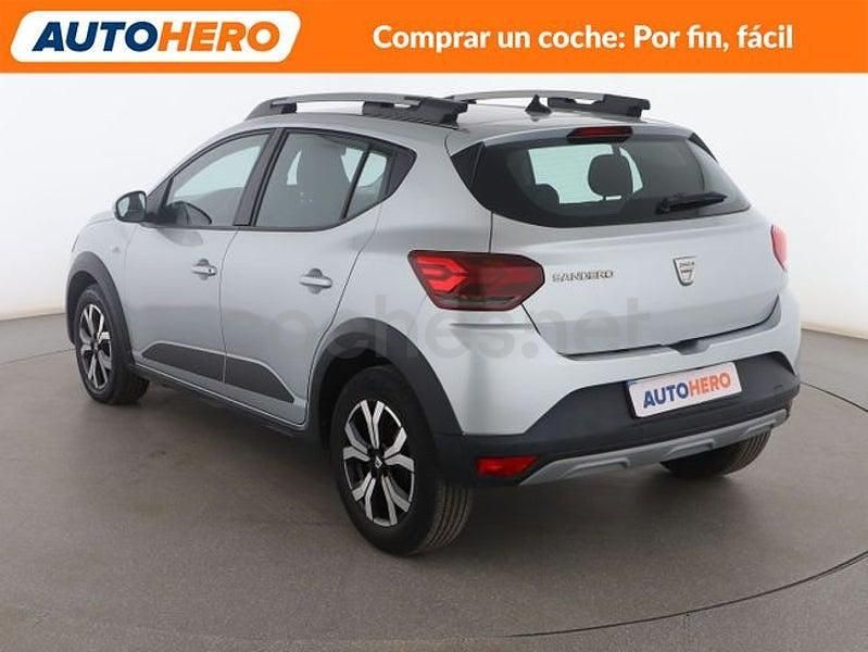 Usado Dacia Sandero Comfort 91 CV (66 kW) 2022 Gris / plata Berlina