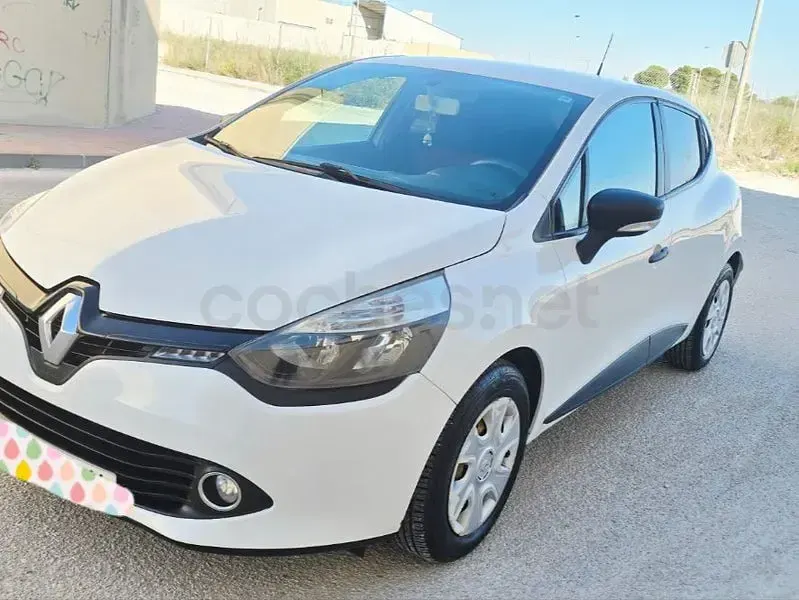 Usado Renault Clio IV Authentique 75 CV (55 kW) 2014 Blanco Berlina