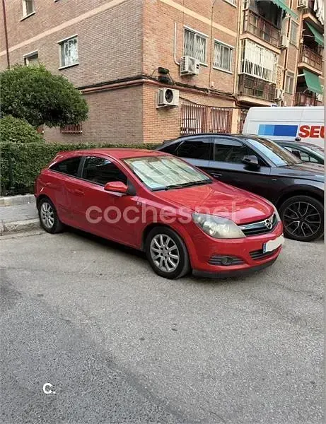 Usado Opel Astra GTC Enjoy 100 CV (73 kW) 2005 Rojo Berlina