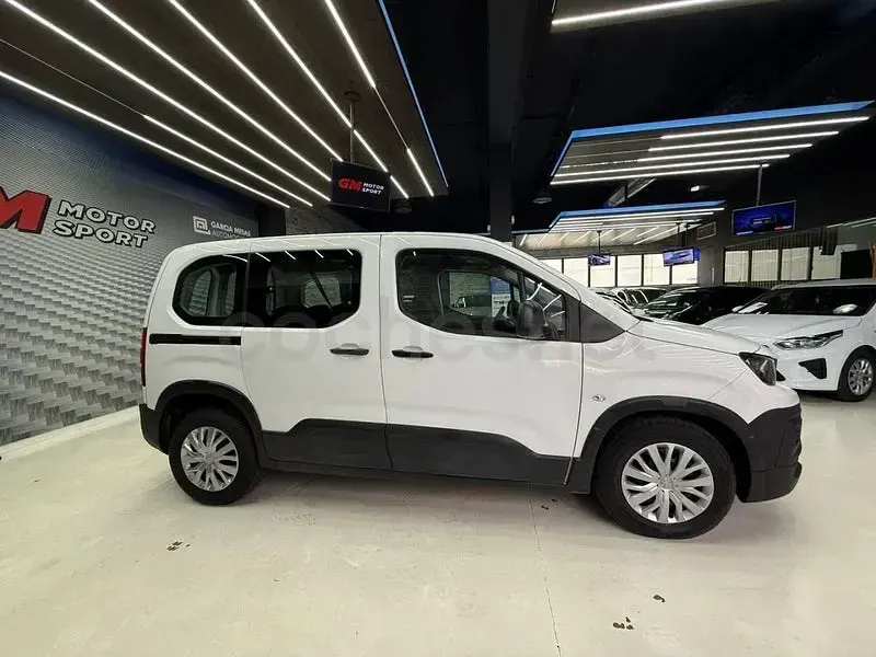 Usado Peugeot Rifter Active 102 CV (75 kW) 2020 Blanco Monovolumen