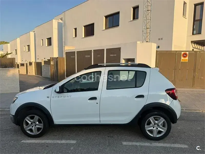Usado Dacia Sandero Stepway 90 CV (66 kW) 2015 Blanco Berlina
