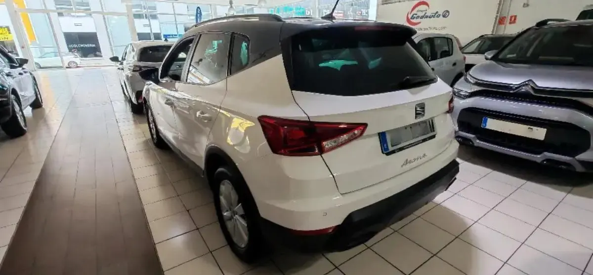 Usado Seat Arona Style 116 CV (85 kW) 2025 Blanco/ gris SUV