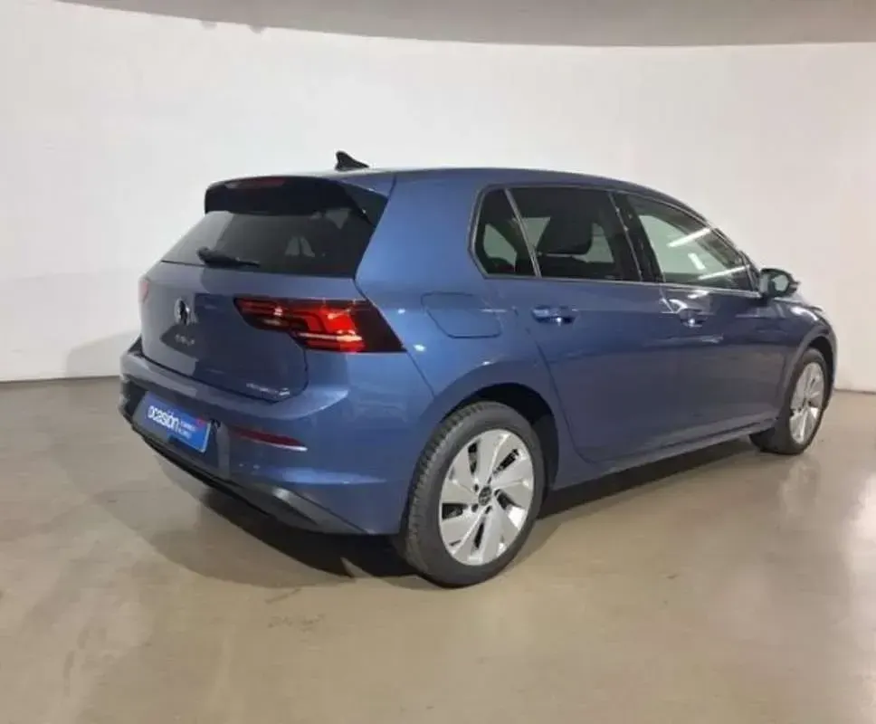 Używany VW Golf VIII 204 KM (150 kW) 2025 Niebieski Sedan/Limuzyna
