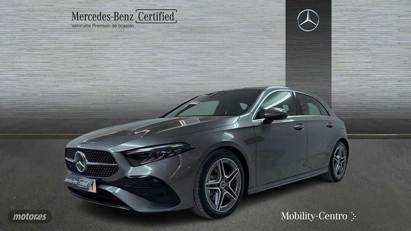 Usado Mercedes A180 AMG line 116 CV (85 kW) 2024 Gris montaña Utilitario