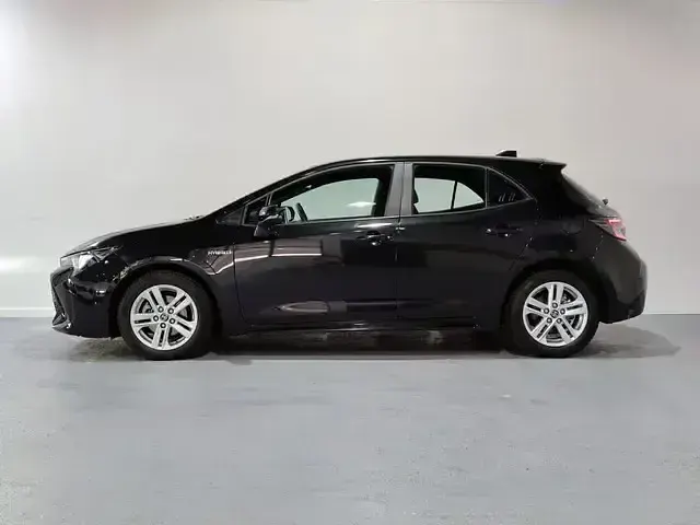 Używany Toyota Corolla Active 122 KM (89 kW) 2022 Czarny Hatchback