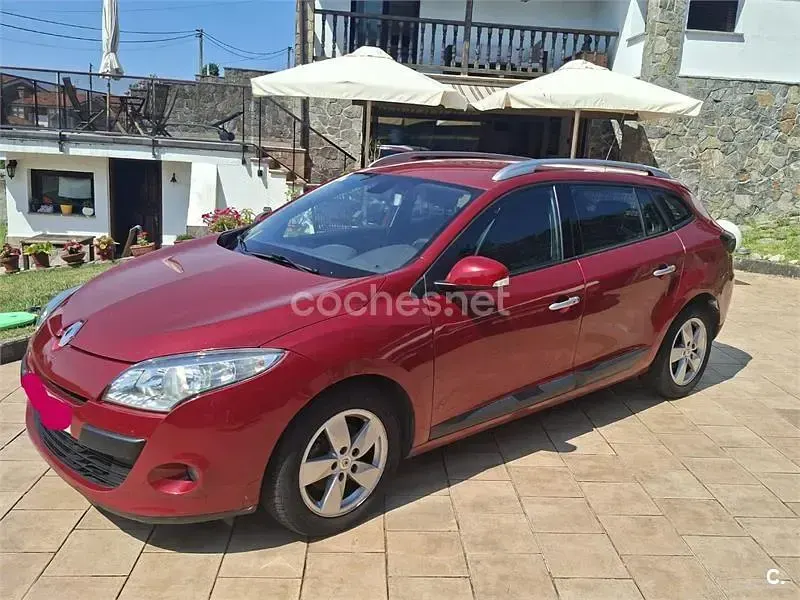 Usado Renault Mégane GrandTour Dynamique 130 CV (95 kW) 2009 Granate Familiar