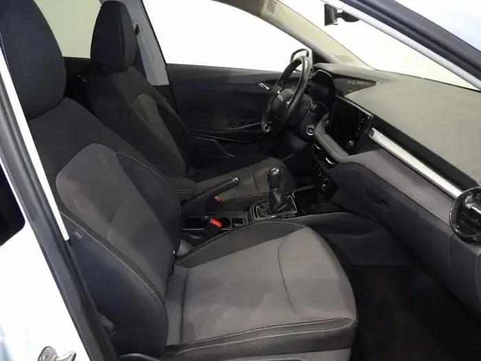 Usado Skoda Fabia Selection 95 CV (69 kW) 2025 Blanco Utilitario