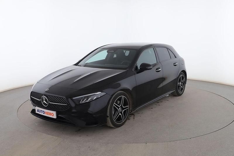 Usado Mercedes A180 AMG line 116 CV (85 kW) 2024 Negro Utilitario