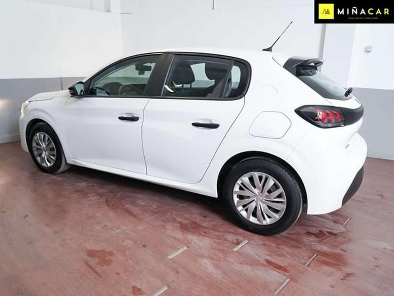 Usado Peugeot 208 Active 102 CV (75 kW) 2021 Blanco Utilitario