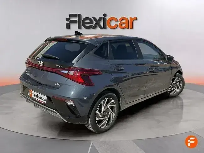 Usado Hyundai i20 100 CV (73 kW) 2025 Gris Utilitario