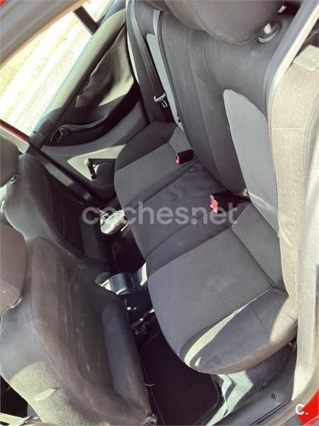 Rojo Usado 2002 Seat Leon Berlina | 2200 € (Precio justo) - Imagen 1/4