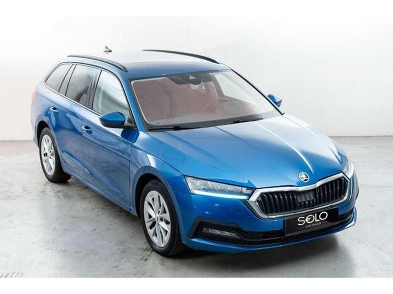 Usado Skoda Octavia Ambition 204 CV (150 kW) 2022 Azul Familiar