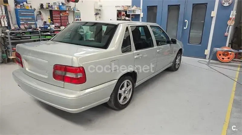 Usado Volvo V70 140 CV (102 kW) 1999 Beige Familiar
