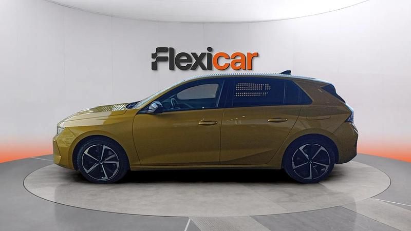 Usado Opel Astra 181 CV (133 kW) 2022 Amarillo Berlina