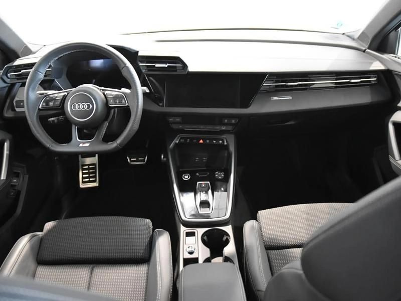 Usado Audi A3 Sportback e-tron S-Line 204 CV (150 kW) 2025 Gris/plata Utilitario