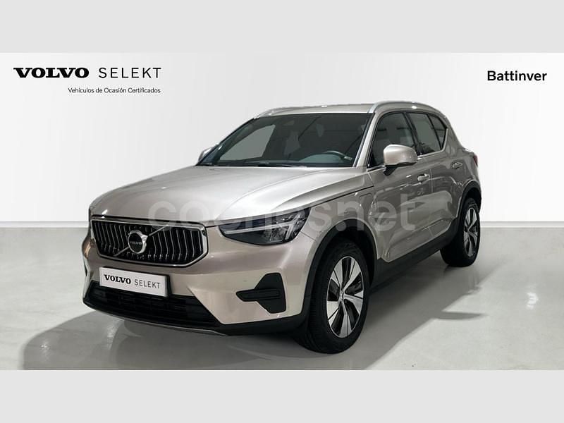 Gris / plata Usado 2023 Volvo XC40 Plus SUV | 40.700 € (Caro) - Imagen 1/4