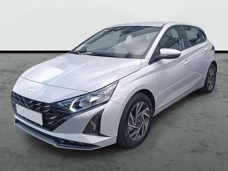 Gris Usado 2025 Hyundai i20 Berlina | 18.490 € (Buen precio) - Imagen 1/4