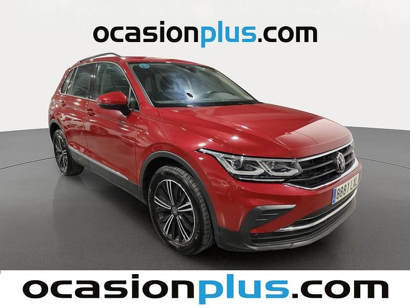 Usado VW Tiguan Life 150 CV (110 kW) 2022 Rojo SUV