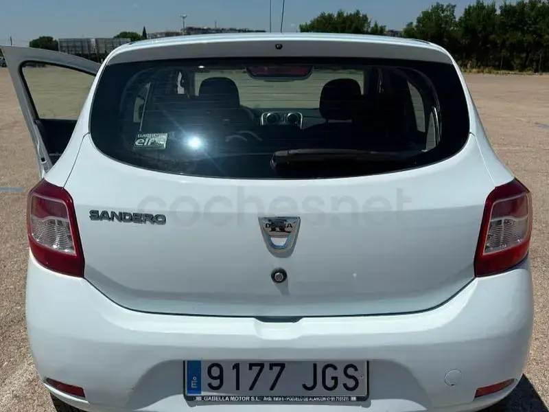 Usado Dacia Sandero Ambiance 75 CV (55 kW) 2015 Blanco Berlina