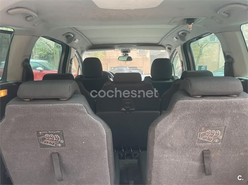 Gris / plata Usado 2011 Peugeot 5008 Allure Monovolumen | 4700 € (Un poco caro) - Imagen 1/4