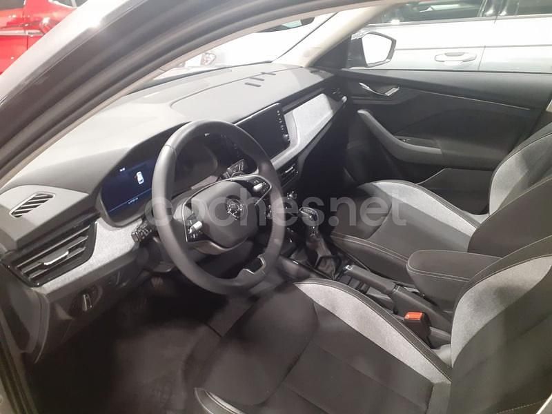 Usado Skoda Kamiq Selection 115 CV (84 kW) 2024 Gris / plata SUV