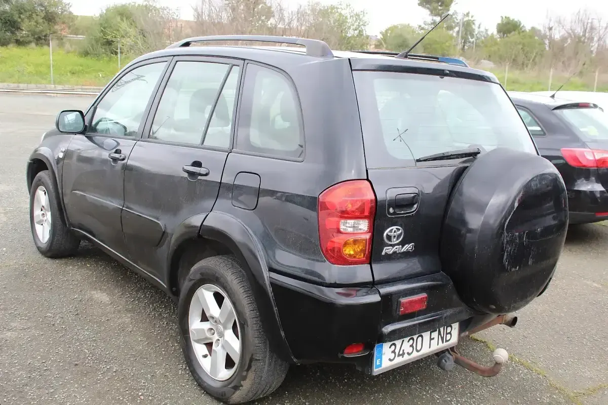 Usado Toyota RAV4 Luna 116 CV (85 kW) 2005 Negro SUV