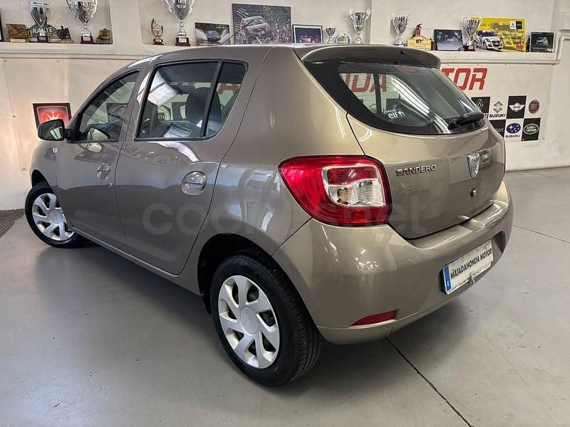 Usado Dacia Sandero Lauréate 90 CV (66 kW) 2015 Gris / plata Berlina
