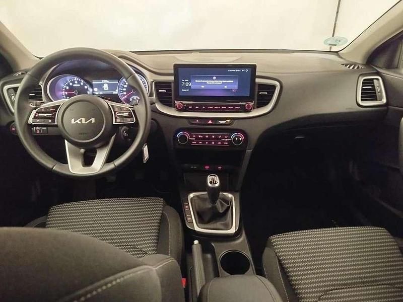 Usado Kia XCeed 101 CV (74 kW) 2025 Plateado SUV