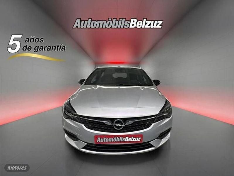 Usado Opel Astra GS Line 110 CV (80 kW) 2021 Plateado Utilitario