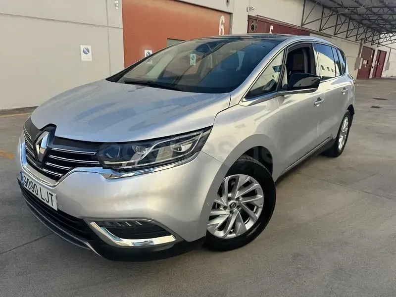 Usado Renault Espace Zen 160 CV (117 kW) 2017 Gris / plata Monovolumen