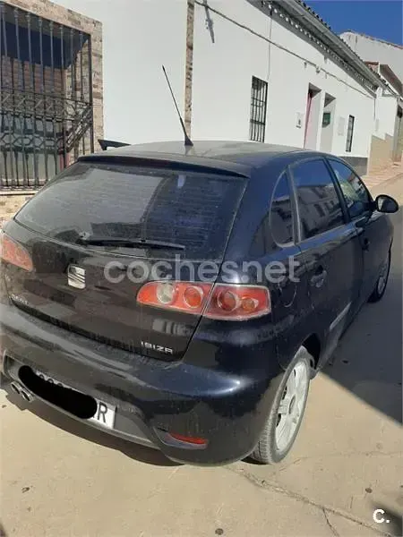 Usado Seat Ibiza Fresh 75 CV (55 kW) 2004 Negro Utilitario