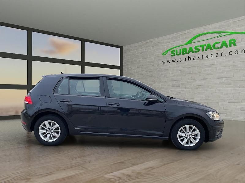 Usado VW Golf VII 116 CV (85 kW) 2019 Negro Utilitario