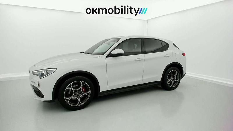 Usado Alfa Romeo Stelvio Sprint 160 CV (117 kW) 2022 Blanco SUV