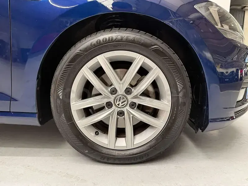 Usado VW Golf VIII Edition 131 CV (96 kW) 2020 Azul Berlina